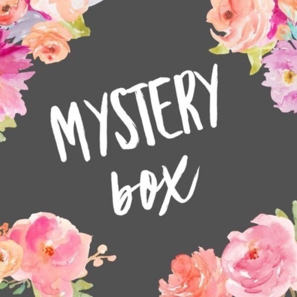 Mystery Box Mystery Box XS or S - Picture 2 of 2